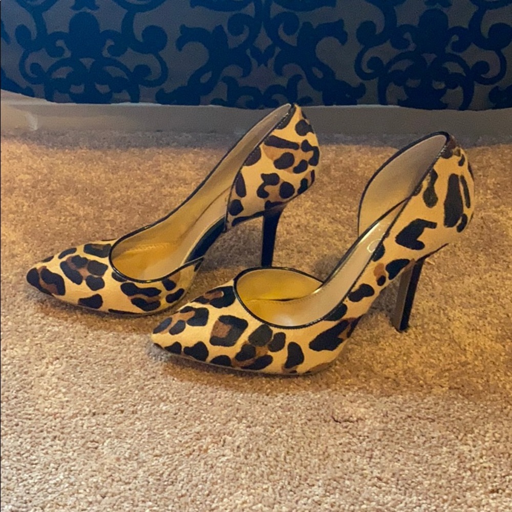 BCBG leopard pumps size 7.5
